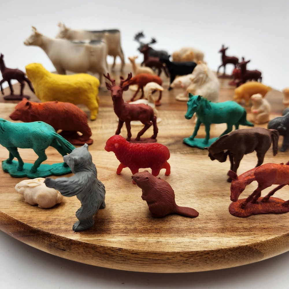 Vintage Plastic Animal Figurine Lot Cows Horses Deer Bears Buffalo 35pc Toy Set‎ - Picture 8 of 9